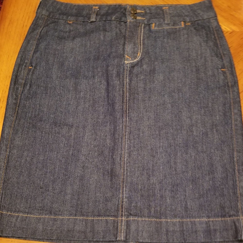 Old Navy dark blue Jean skirt, size 10.